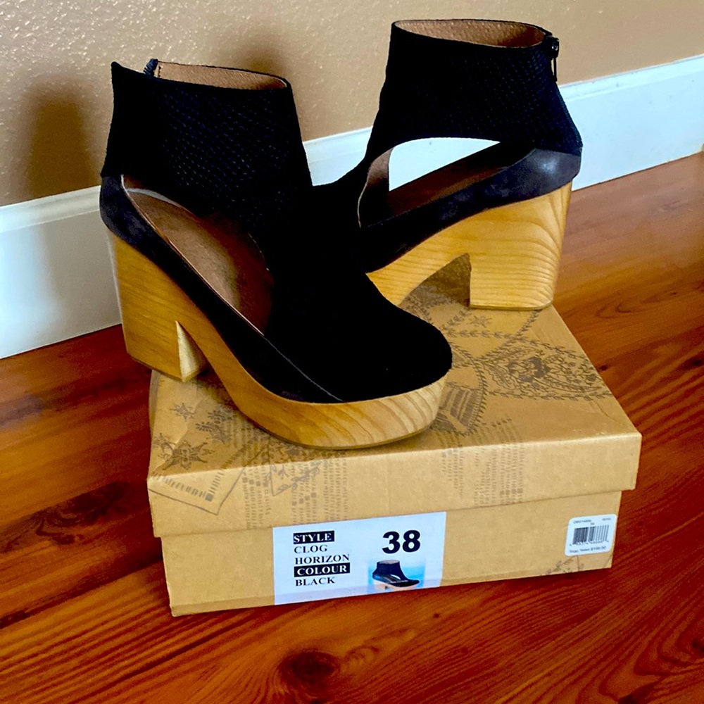 Free People Clog “Horizon”. Size 38. Gently used in original box.